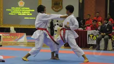  Kejuaraan Nasional Karate Piala Panglima TNI III tahun 2015 digelar di Gor Ahmad Yani Mabes TNI Cilangkap, Jakarta, Kamis (15/1/2015). (Liputan6.com/ Herman Zakharia)