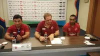 Pelatih PSM Makassar, Robert Rene Albert, pada konferensi pers jelang laga melawan Bali United, Sabtu (22/7/2017). (Liputan6.com/Dewi Divianta)