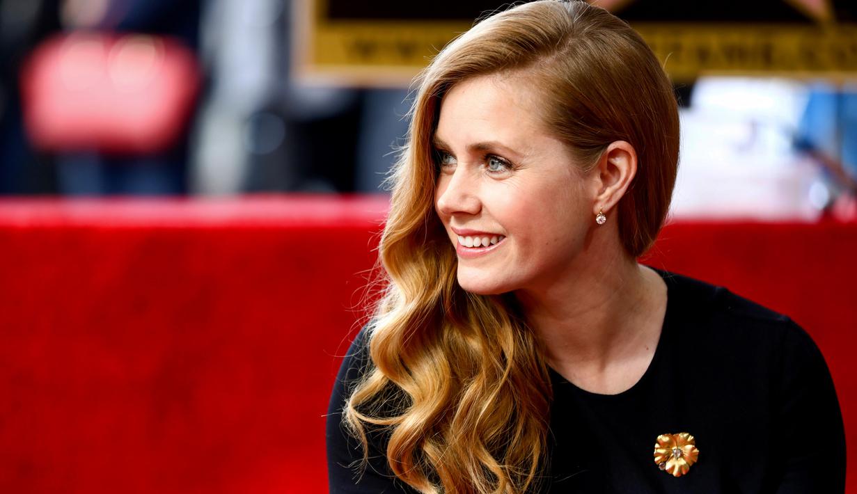 Tak ada nama Amy Adams dalam nomine Aktris Terbaik Oscar 2017. Padahal, film yang dibintangi Amy Adams, Arrival, berhasil masuk delapan nominasi, termasuk Film Terbaik dan Sutradara Terbaik. (Photo by Rich Fury/Invision/AP)