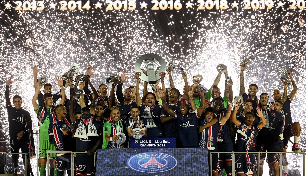 PSG berhasil menyegel juara sebagai jawara Liga Prancis 2021/2022 setelah laga Metz yang berlangsung di Parc des Princes, Paris, 21 Mei 2022.
(AFP/Anne-Christine Poujlat)