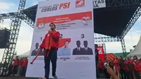 Ketua Umum Partai Solidaritas Indonesia (PSI) Kaesang Pangarep saat kampanye akbar PSI di Lapangan Reformasi, Kabupaten Deli Serdang, Sumatera Utara, Rabu (24/1/2024). (Liputan6.com/Lizsa Egeham)
