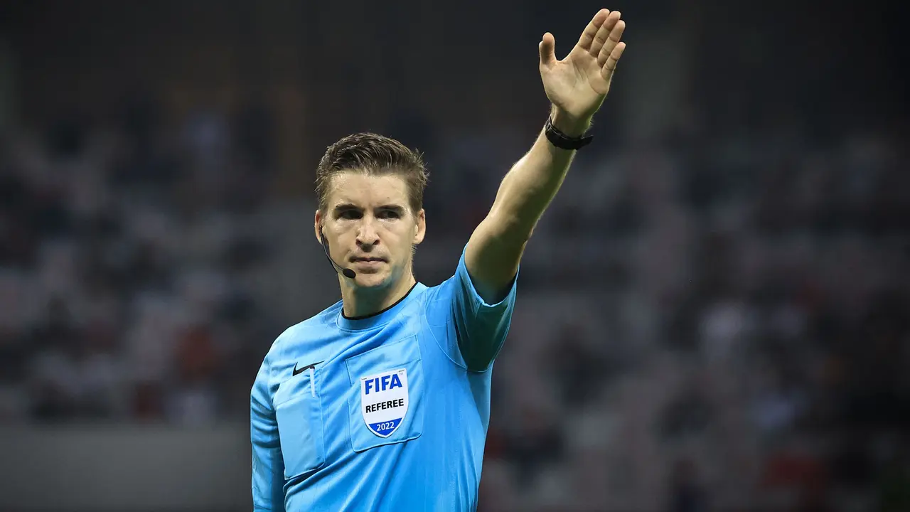 Foto: Profil dan Catatan Hitam Wasit Francois Letexier di Eropa sebelum Rugikan Timnas Indonesia U-23, Banjir Keputusan Kontroversial!