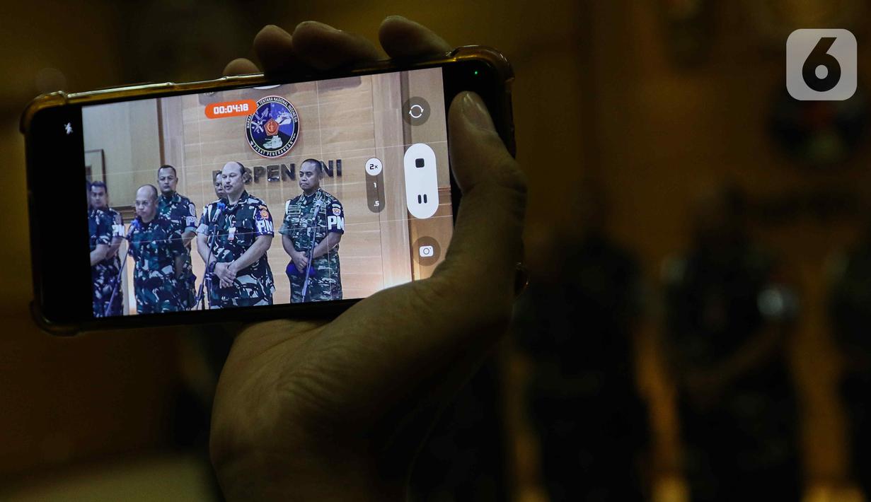 Penetapan status tersangka anggota TNI aktif oleh KPK dinilai melanggar undang-undang. (Liputan6.com/Herman Zakharia)