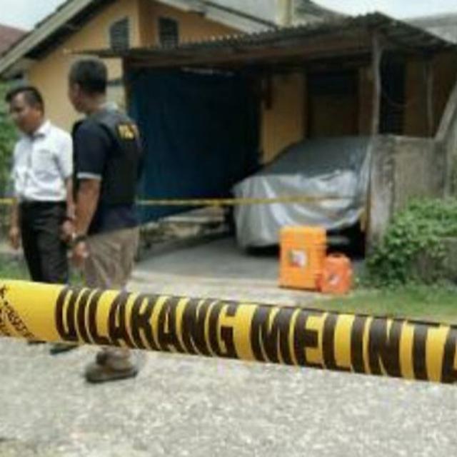 Densus 88 Geledah Rumah Terduga Teroris Di Bandung Sita Sejumlah Barang Bukti Regional Liputan6 Com