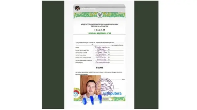 5 Editan Foto Selfie Nicholas Saputra Ini Bikin Senyum Sendiri