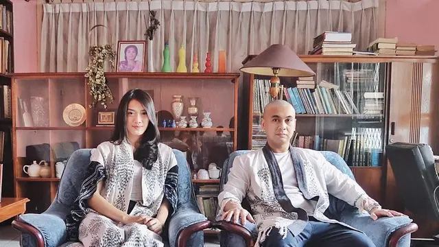 7 Potret Seleb Pakai Baju Muslim Senada Sekeluarga, Kompak Bisa Jadi Inspirasi