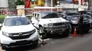 Barang bukti kendaraan dalam kasus narkotika jaringan Malaysia-Sumatera saat rilis di Jakarta, Senin (4/2). Polisi menyita 16 Kg sabu, 50 Kg kristal putih, 15 ribu butir pil ekstasi, sebungkus H-5, serta empat mobil. (Liputan6.com/Immanuel Antonius)