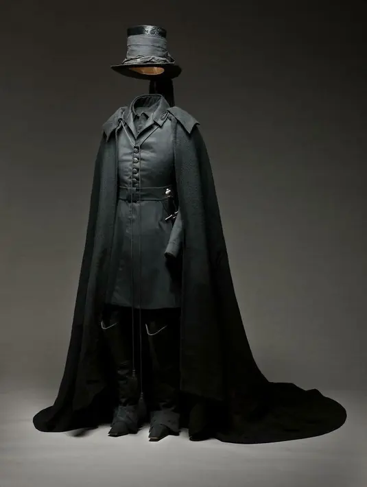 Pakaian duka yang dikenakan oleh Pangeran Magnus Brahe pada pemakaman raja Karl XIV Johan dari Swedia pada tahun 1844. Dok. Boredpanda