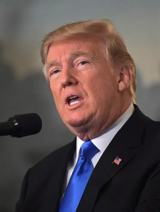 Selain itu, menurut Bella keputusan Donald Trump ini tidak benar. Ia pun merasa kondisi sekarang sudah sangat berbeda dan lebih menurun dari sebelumnya. (AFP/Mandel Ngan)