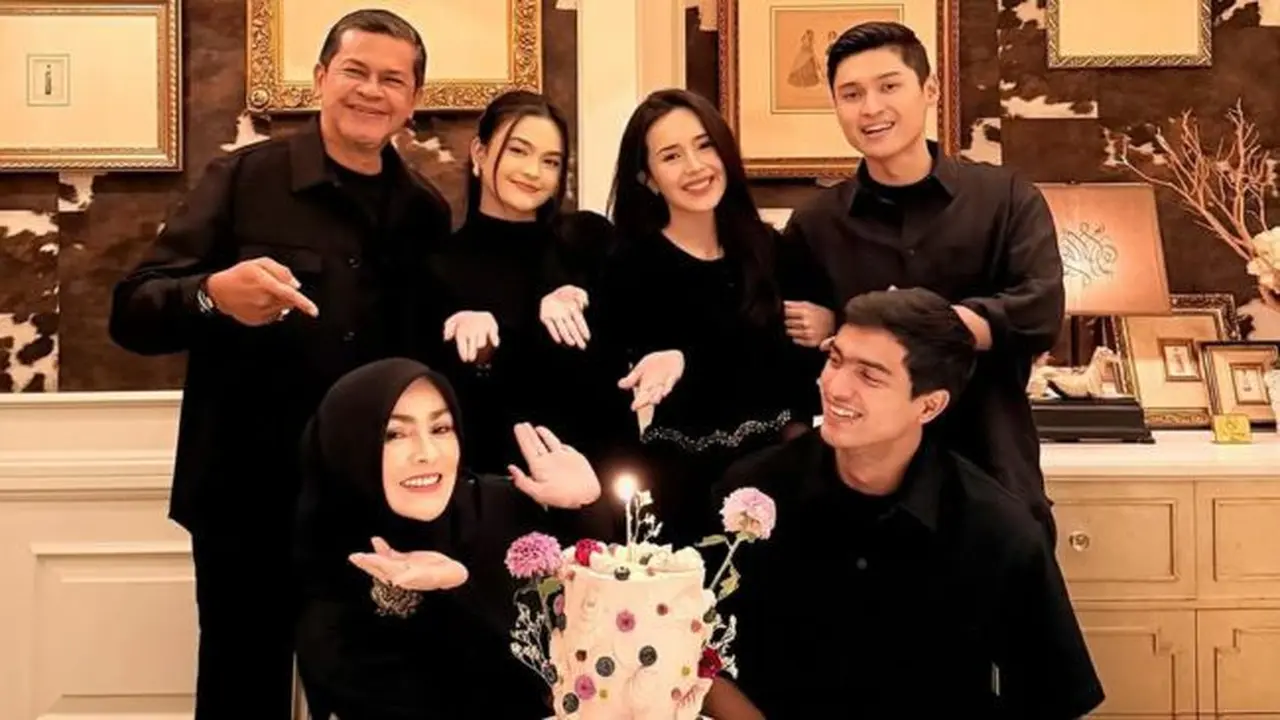 Potret Beby Tsabina Rayakan Ulang Tahun Mama Bersama Keluarga (credit: instagram/bebytsabina)
