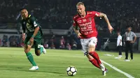 Duel Bali United vs Persebaya di Stadion I Wayan Dipta, Gianyar, Minggu (18/11/2018). (Bola.com/Aditya Wany)