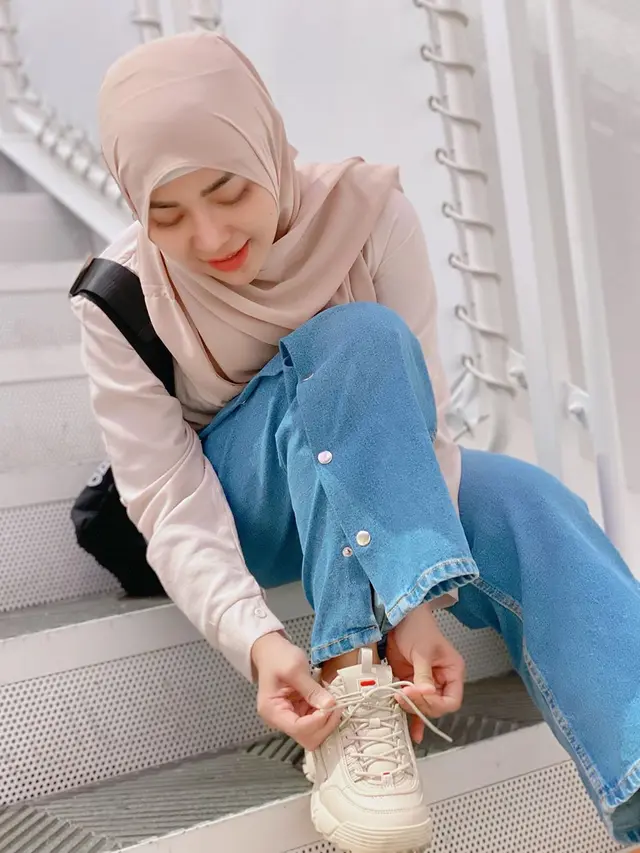 5 Potret Chacha Sherly Eks Trio Macan Tampil Sporty dengan Hijab, Curi Perhatian