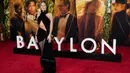 Margot Robbie berpose saat menghadiri pemutaran perdana film "Babylon" di Academy Museum of Motion Pictures, Los Angeles, Amerika Serikat, 15 Desember 2022. Margot Robbie tampil cantik dalam balutan gaun halter hitam berkerudung saat dia berjalan di karpet merah. (AP Photo/Chris Pizzello)