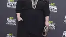 Siapa bilang tubuh gemuk tidak cocok memakai jumpsuit? Melissa McCarthy tampak ‘fresh’ dengan busana hitam dan tatanan rambut yang cantik. (Bintang/EPA)