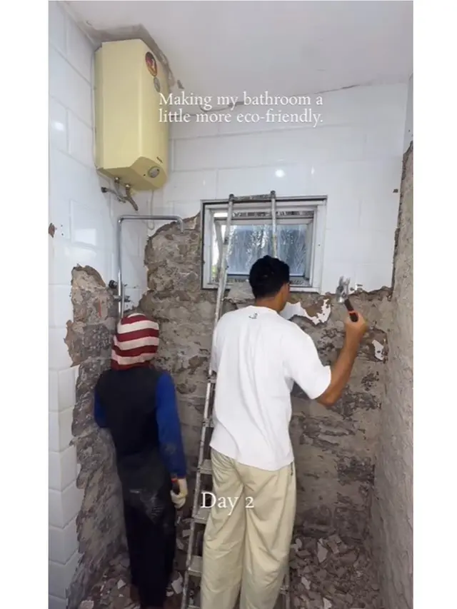 6 Potret Daffa Wardhana Renovasi Kamar Mandi Pakai Material Ramah Lingkungan