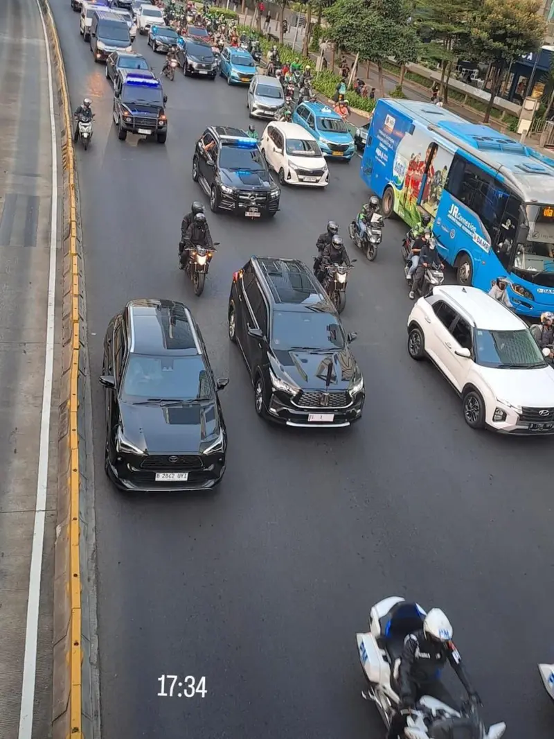 Seperti Mobil Paus Fransiskus, Jokowi Pakai Innova Zenix Saat Pulang ke Bogor