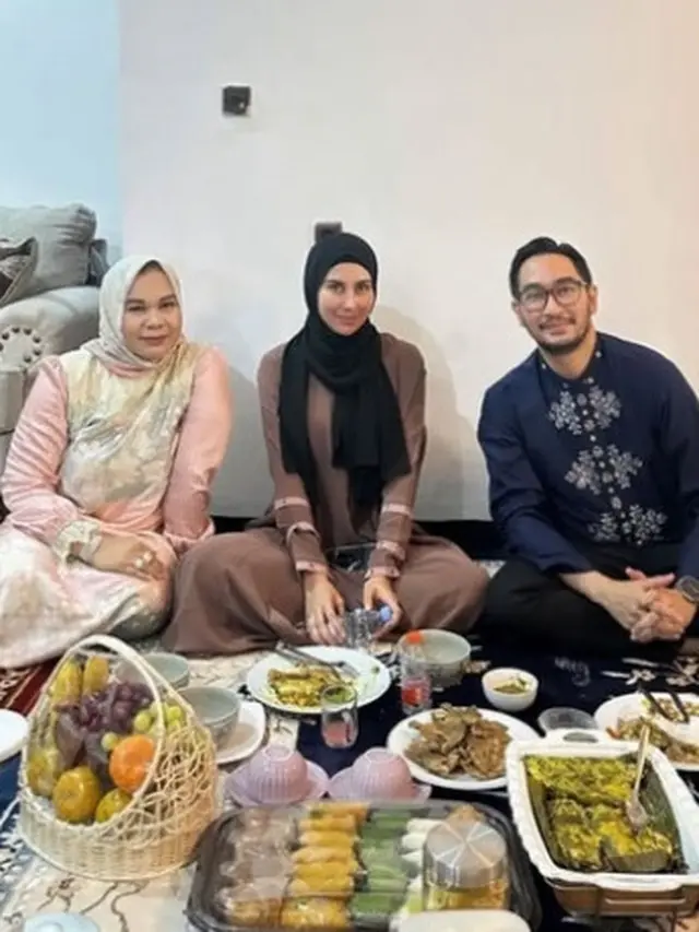 Wajah Glowing Syahnaz Sadiqah Jadi Ibu Bupati Bandung Barat. [@Syahnazs]