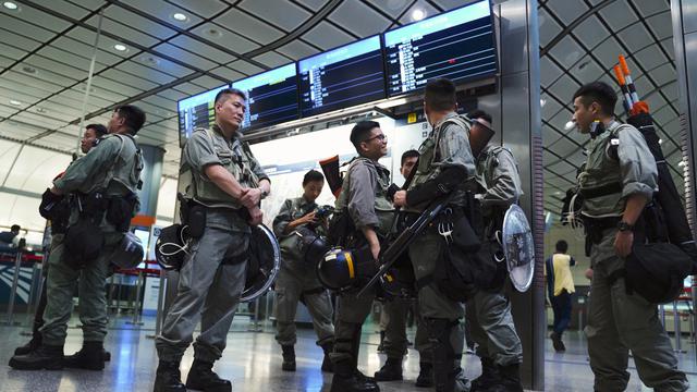 Polisi Hong Kong Jaga Ketat Stasiun MTR dan Bandara