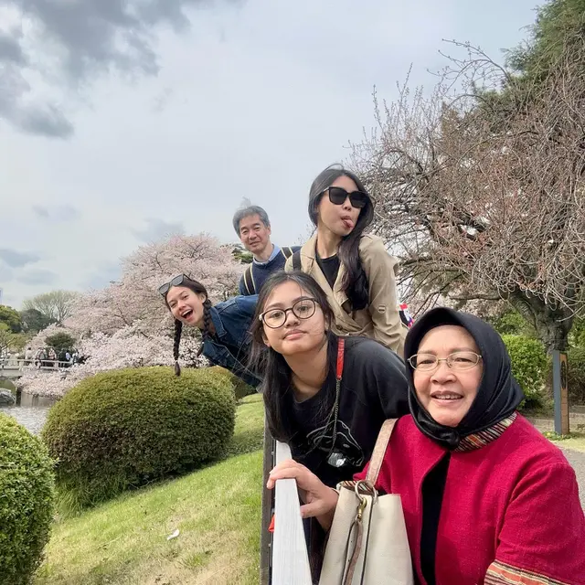 7 Potret Yuki Kato Rayakan Lebaran Bersama Keluarga di Jepang