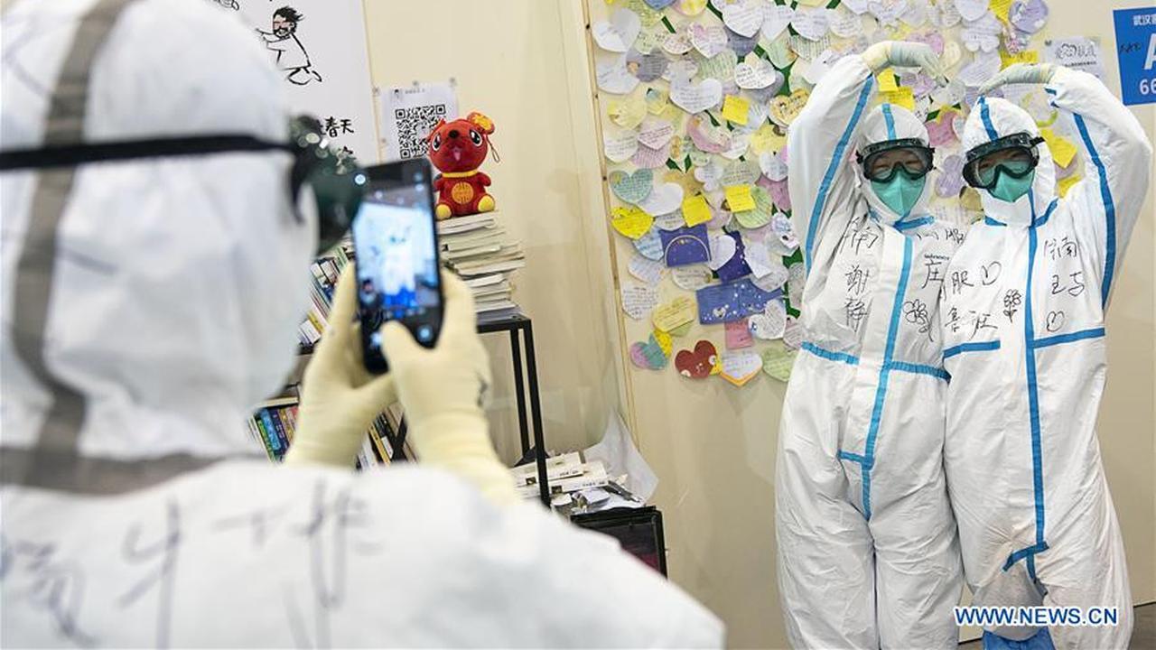 Para tenaga medis yang berjibaku di garda depan melawan Virus Corona