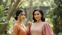 13 Inspirasi Dress Panjang Brokat Kombinasi Warna Earth Tone, Tampil Menawan