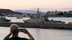 Kapal angkatan laut Spanyol, Furor sesaat sebelum berlayar dari pelabuhan Cartagena ke Mediterania timur, tempat armada bantuan kemanusiaan menuju Gaza berada, di Murcia, Spanyol, Kamis 25 September 2025. (AP Photo/Alfonso Duran)