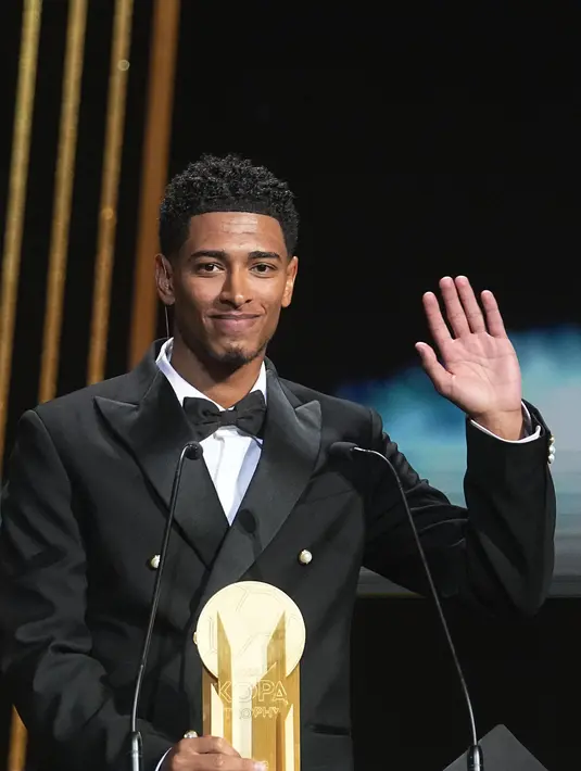 Bellingham diberi penghargaan untuk kategori pemain dengan Talenta Terbaik tahun ini setelah pencapaiannya yang luar biasa pada tahun 2023. (AP Photo/Michel Euler)