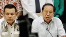Ketua Umum Partai Persatuan Pembangunan (PPP) versi Muktamar Jakarta, Djan Faridz (kanan) mengaku sangat menyayangkan terjadinya aksi upaya pendudukan kantor DPP PPP oleh kubu Romahurmuziy, Jakarta, Rabu (3/12/2014). (Liputan6.com/Faizal Fanani)