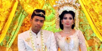 Kisah cinta Muhammad Hamzah alias Bjah dengan Nina Husnah berawal dari sebuah hotel mewah di kawasan Jenderal Sudirman, Jakarta pada tahun 2000 silam. Meski hubungannya sempat terhenti, Nina akhirnya resmi dinikahi Bjah. (dok. Pribadi)