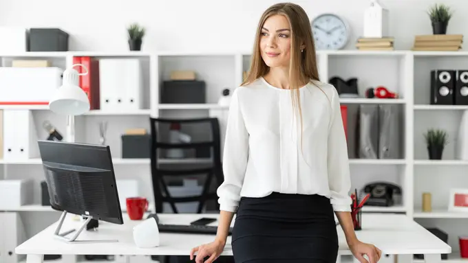 4 Kunci Tampil Percaya Diri ala Girl Boss, Siap Bersinar di Mana Saja