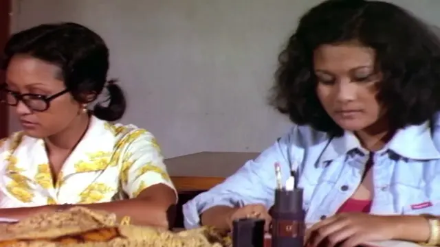 Cintaku di Kampus Biru (1976)