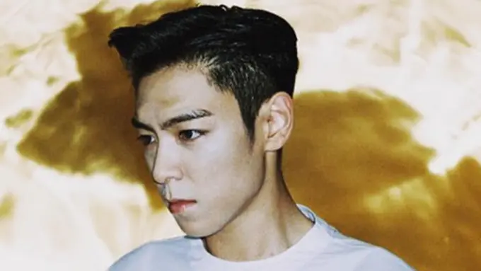 Foto TOP BigBang di kamar mandi telah menuai kritik pedas.