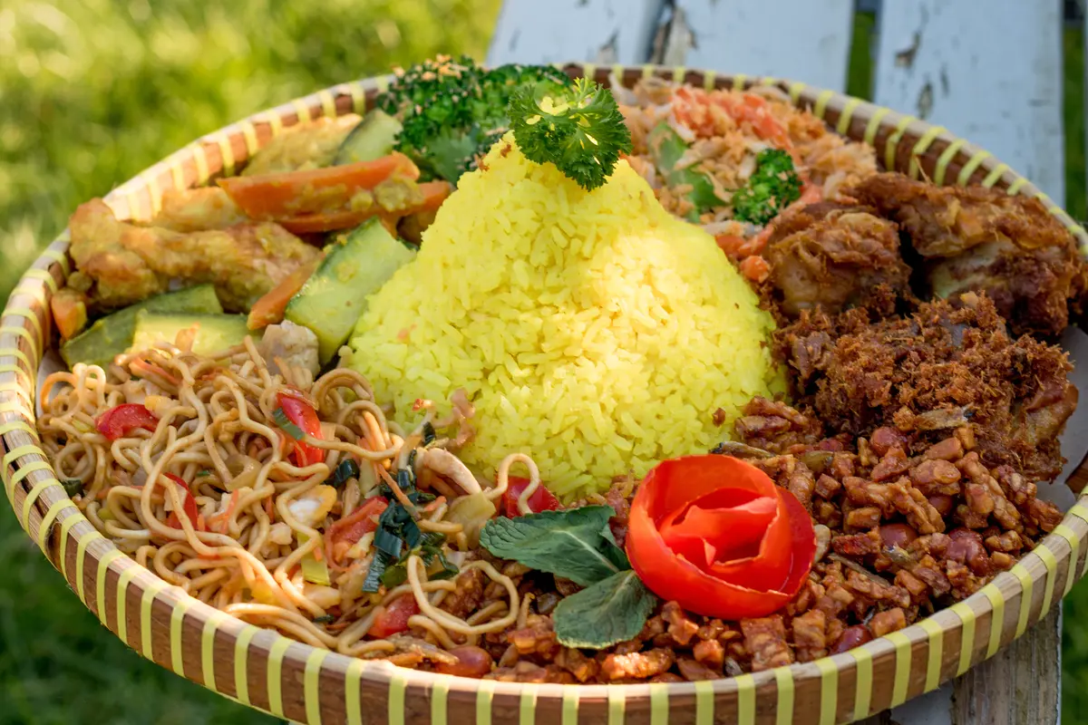 nasi tumpeng