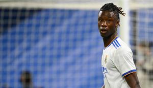 Eduardo Camavinga - Talenta muda asal Prancis ini akan menjadi pemain masa depan Real Madrid. Meski baru berusia 19 tahun namun Camavinga telah menunjukan atribut seorang bintang di masa mendatang. Ia memiliki kecepatan, umpan akurat dan berbahaya di depan gawang lawan. (AFP/Gabriel Bouys)