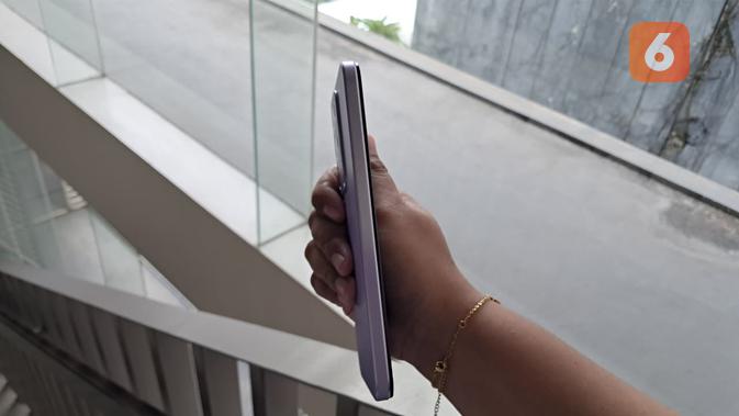 Retrato izquierdo de Realme C85 5G (Liputan6.com/Nariza Riskantia Haya)