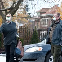 Virus dalam Contagion diceritakan menular lewat kontak fisik dan udara. (Foto: IMDb/ Warner Bros.)