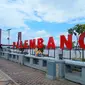 Ikon tulisan Palembang dipajang di pinggiran Sungai Musi di Plasa Benteng Kuto Besak (BKB) yang mempunyai 9 anak sungai (Liputan6.com / Nefri Inge)