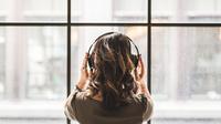 Ilustrasi mendengarkan musik. Credit: pexels.com/Burst