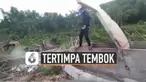 Video kocak aksi pria robohkan tembok dengan tangannya malah terkena imbasnya.