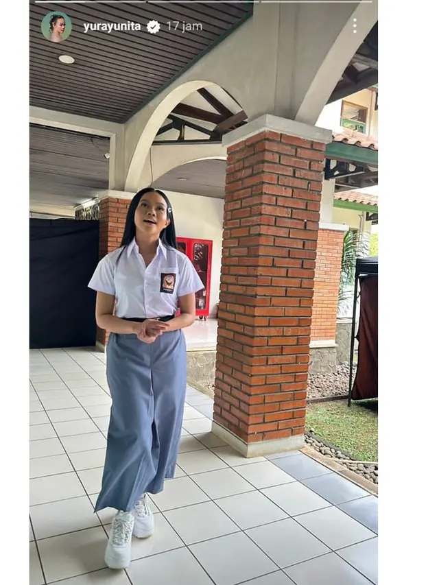 Kenang Masa Sekolah, Ini 7 Potret Yura Yunita Pakai Seragam SMA