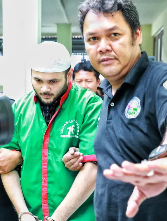 Sudah hampir dua minggu ini, Ridho berada di tahanan Polres Jakarta barat sejak dirinya tertangkap pada 25 Maret 2017 lalu. Seperti yang diberitakan sebelumnya, Ridho telah mengkonsumsi narkoba selama dua tahun. (Adrian Putra/Bintang.com)