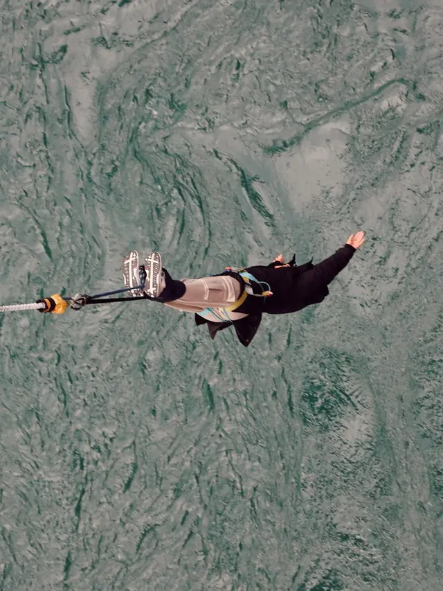 Ternyata Pemberani, Ini 7 Potret Naysilla Mirdad Bungee Jumping di Selandia Baru