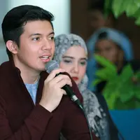 Pasangan suami istri Irwansyah dan Zaskia Sungkar terlibat dalam satu film berjudul ‘Harim di Tanah Haram’. Namun dalam film ini mereka justru mendapat peran yang berbeda lantaran Irwansyah yang diduetkan dengan aktris lain. (Galih W. Satria/Bintang.com)