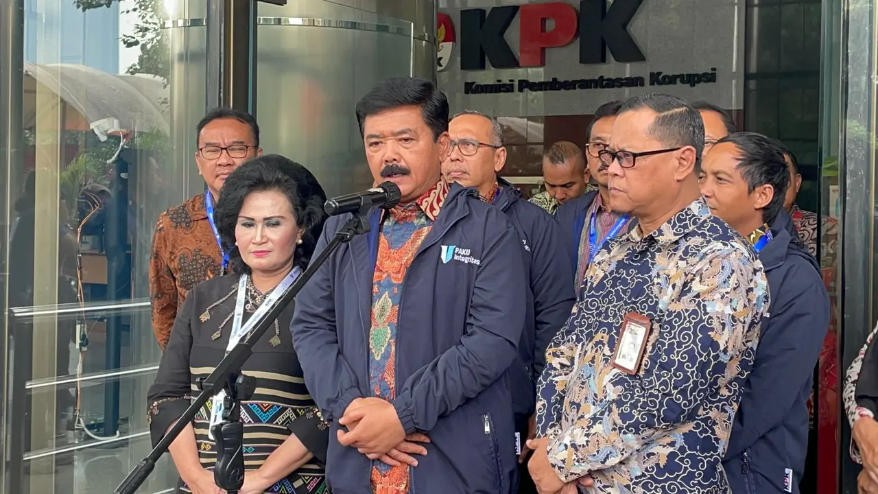Menteri ATR/BPN Marsekal TNI (Purn) Hadi Tjahjanto menyambangi kantor Komisi Pemberantasan Korupsi (KPK)