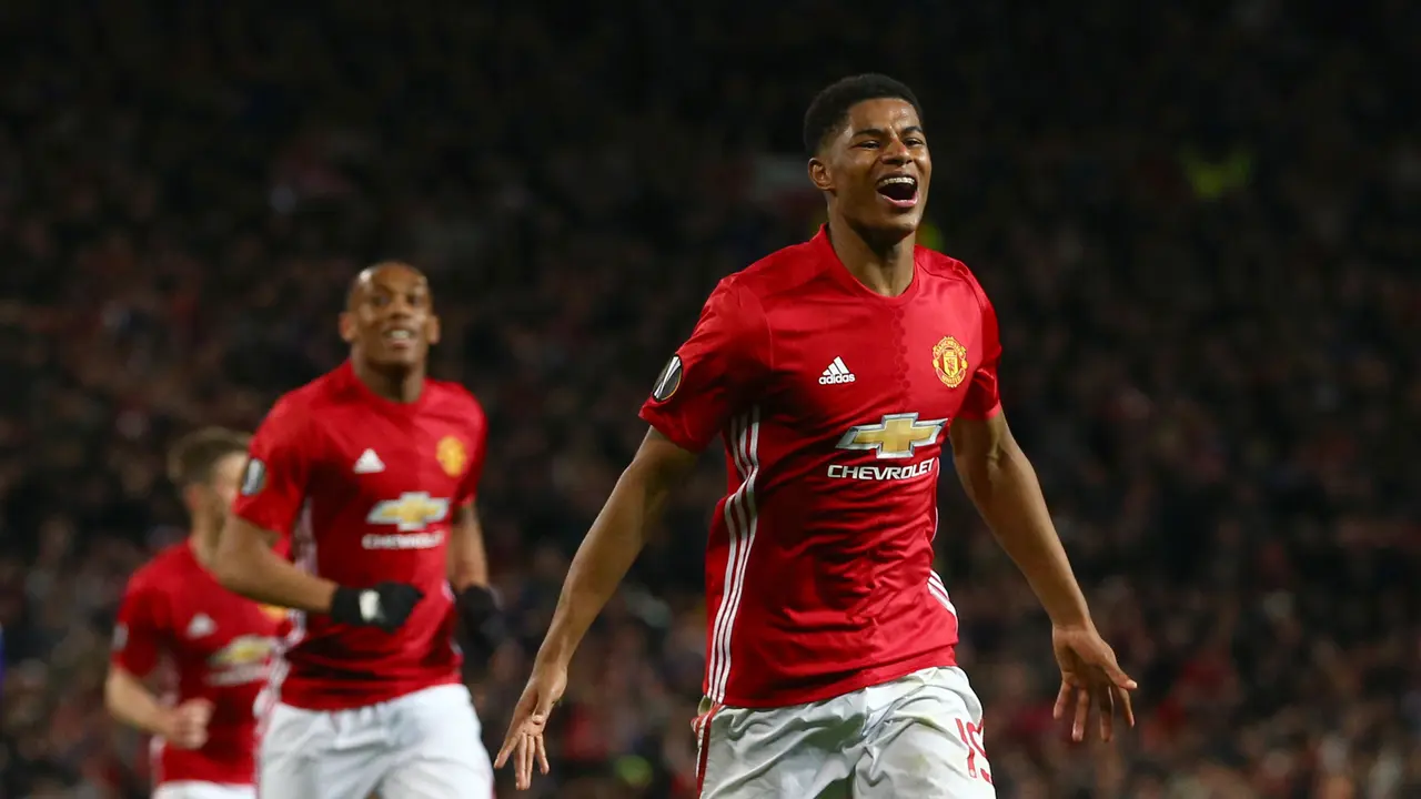 Pemain Manchester United (MU), Marcus Rashford, sambangi markas Portland Timbers. (AP Photo/Dave Thompson)