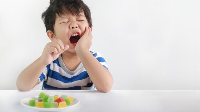 Penyebab Gigi Anak Berlubang dan Hitam