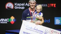 Pebulutangkis Denmark, Viktor Axelsen usai memenangi nomot tunggal putra Indonesia Open 2022. (Bola.com/Bagaskara Lazuardi)