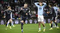 Gelandang Real Madrid asal Uruguay, Federico Valverde (kedua kiri), merayakan golnya saat pertandingan pekan ke-27 La Liga 2025/2026 melawan Celta Vigo di Estadio Abanca-Balaidos pada Jumat 6 Maret 2026 waktu setempat atau Sabtu 7 Maret 2026 dini hari WIB. Real Madrid meraih kemenangan dramatis 2-1 atas Celta Vigo. (Miguel RIOPA/AFP)