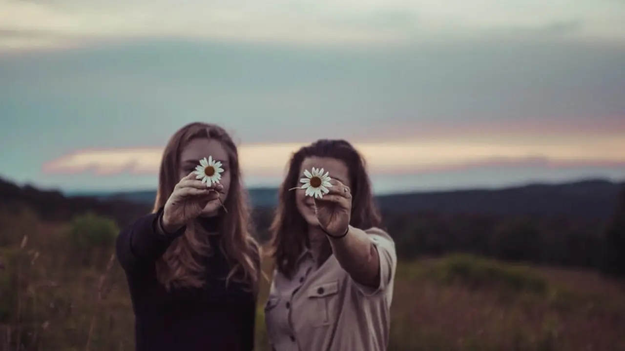 [Bintang] 5 Zodiak Ini Lebih Over Protective ke Teman daripada Pacar