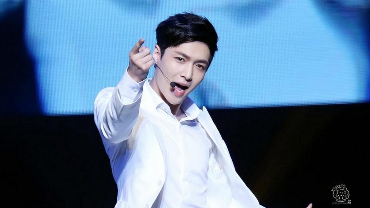 Meski Cedera, Lay EXO Tetap Lakukan Tugasnya dengan Baik